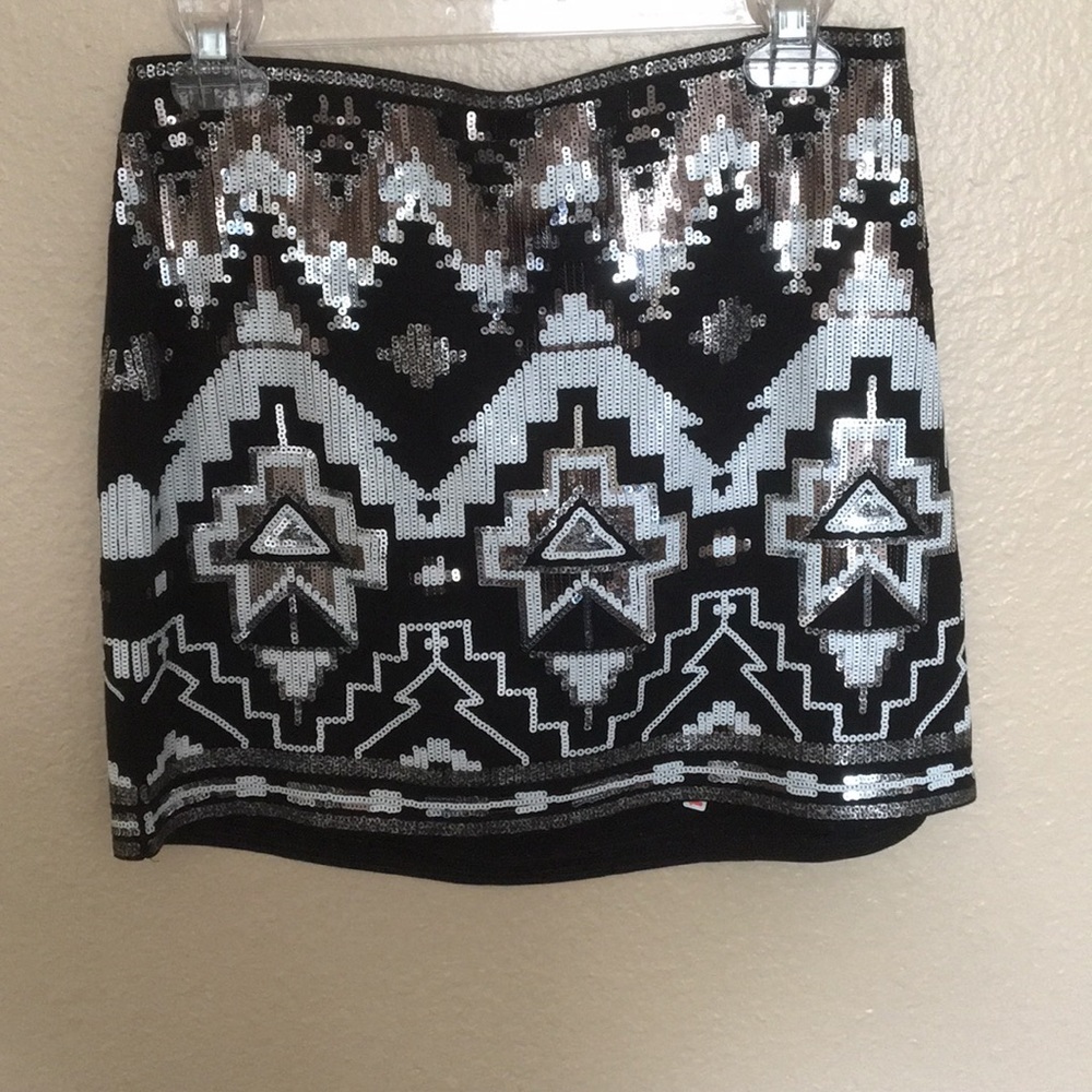 Express black, white,and silver mini sequins skirt